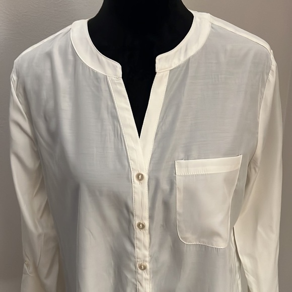 Chico’s Ivory polyester / rayon blend tunic style buttoned down top blouse Sz M - Picture 2 of 8